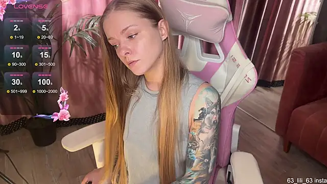 Snapshot of 01_lili_01 chatting on November 9, 4:05 pm 01 lili 01 online show from November 9, 4:05 pm