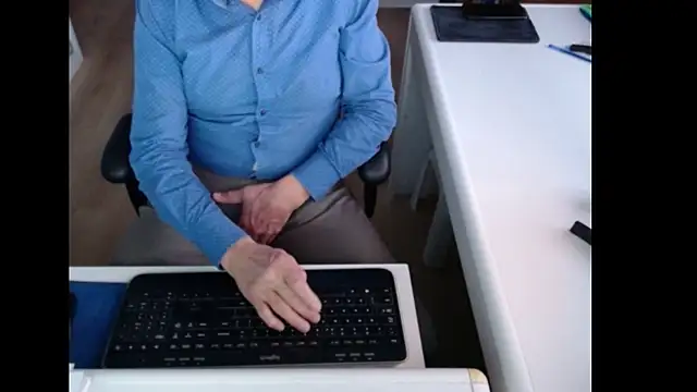 dutchpornking online show from November 27, 7:54 am