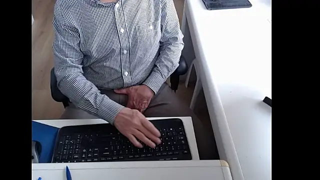 dutchpornking online show from May 7, 7:03 am