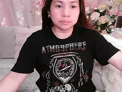 Snapshot of OhmyPinay chatting on June 28, 9:26 am OhmyPinay online show from June 28, 9:26 am