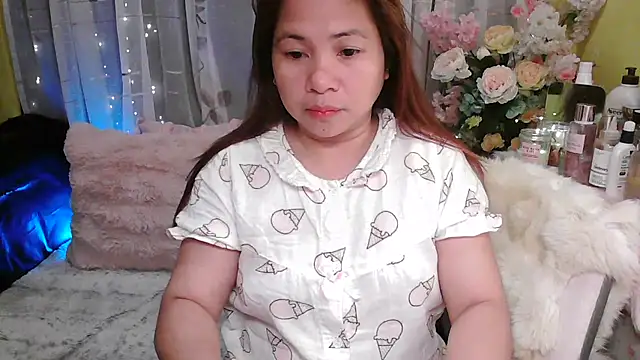Snapshot of OhmyPinay chatting on July 14, 12:57 am OhmyPinay online show from July 14, 12:57 am