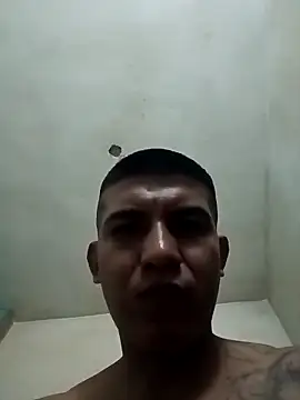 Snapshot of twojv chatting on December 13, 11:10 pm twojv online show from December 13, 11:10 pm