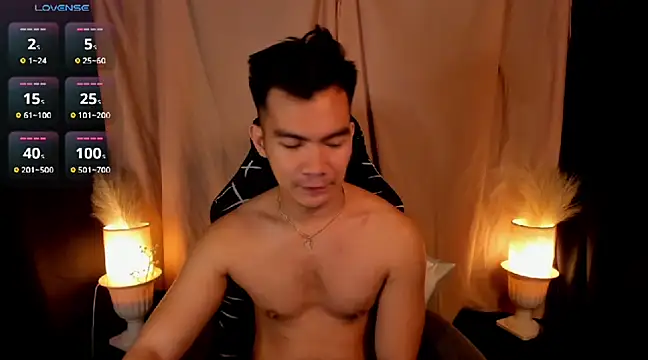 Snapshot of 000batman000 chatting on February 20, 1:36 am 000batman000 online show from February 20, 1:36 am