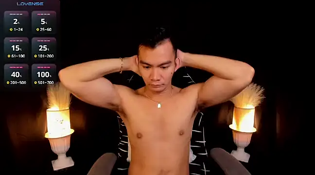 Snapshot of 000batman000 chatting on February 25, 10:47 am 000batman000 online show from February 25, 10:47 am