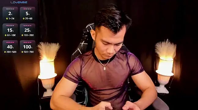 Snapshot of 000batman000 chatting on February 27, 2:32 am 000batman000 online show from February 27, 2:32 am