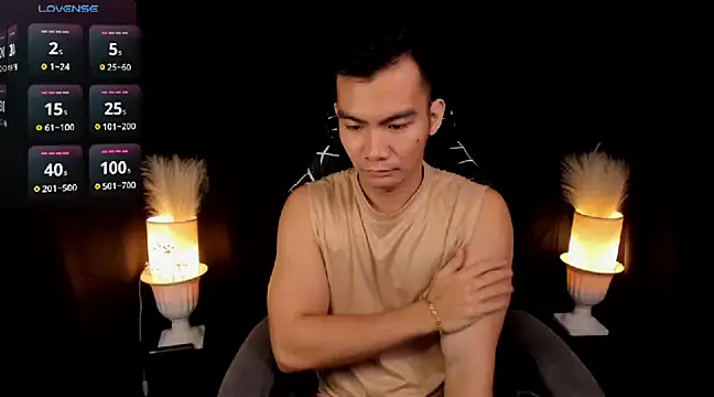 Snapshot of 000batman000 chatting on February 28, 1:37 am 000batman000 online show from February 28, 1:37 am