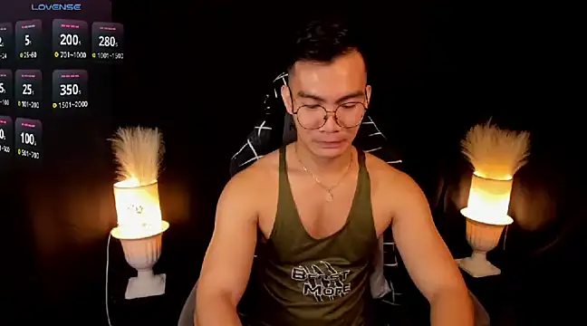 Snapshot of 000batman000 chatting on March 5, 2:25 am 000batman000 online show from March 5, 2:25 am