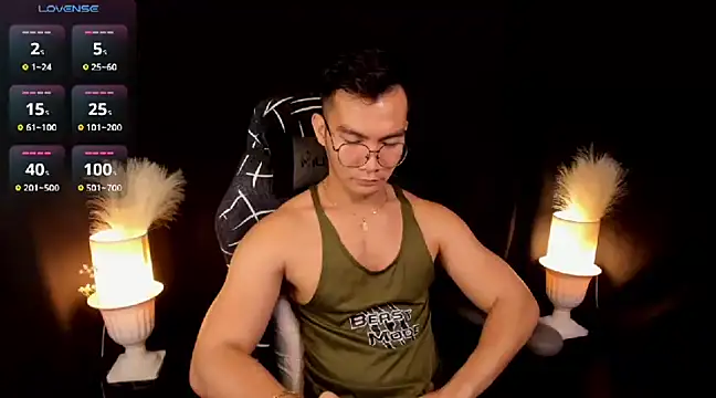 Snapshot of 000batman000 chatting on March 14, 3:59 am 000batman000 online show from March 14, 3:59 am