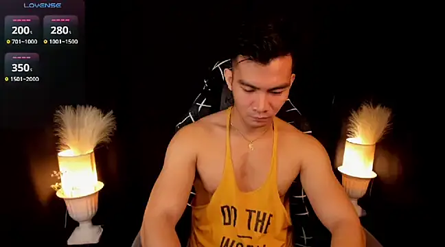 Snapshot of 000batman000 chatting on March 15, 1:52 am 000batman000 online show from March 15, 1:52 am