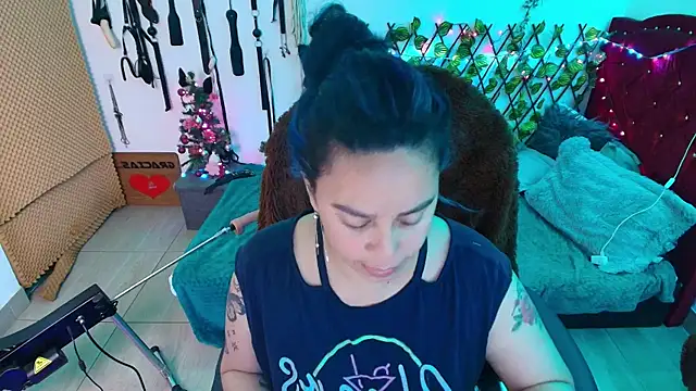 elektra 32 online show from December 18, 7:09 pm