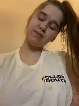 HornyGirlH online show from March 1, 1:11 am