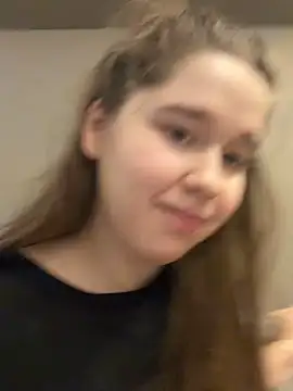 HornyGirlH online show from March 28, 4:01 am