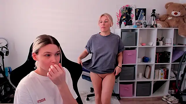 Snapshot of hotblonds chatting on February 1, 12:37 pm hotblonds online show from February 1, 12:37 pm