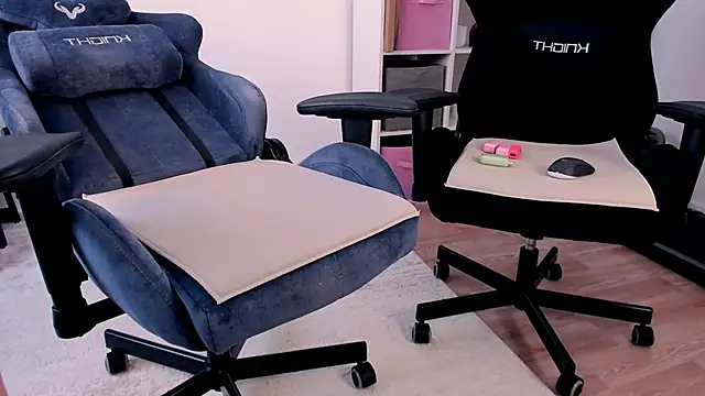 Snapshot of hotblonds chatting on February 2, 12:15 pm hotblonds online show from February 2, 12:15 pm