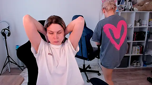 Snapshot of hotblonds chatting on February 27, 12:05 pm hotblonds online show from February 27, 12:05 pm