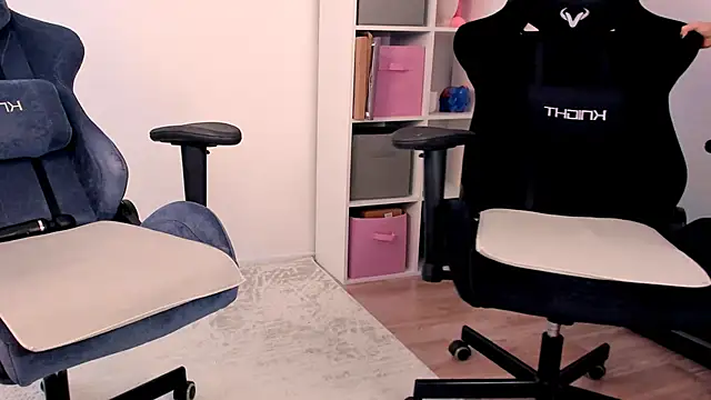 Snapshot of hotblonds chatting on March 19, 11:47 am hotblonds online show from March 19, 11:47 am