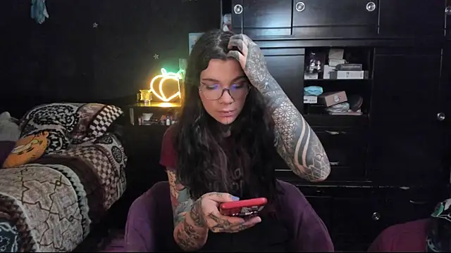 Snapshot of Lilmarieee chatting on January 22, 9:54 pm Lilmarieee online show from January 22, 9:54 pm