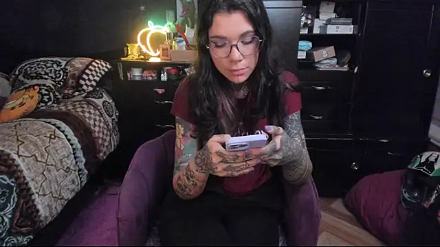 Snapshot of Lilmarieee chatting on January 23, 12:57 am Lilmarieee online show from January 23, 12:57 am