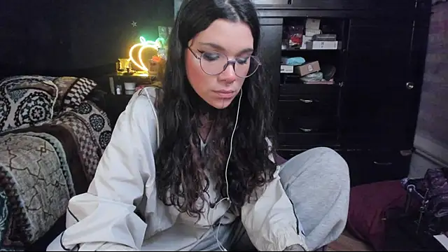 Snapshot of Lilmarieee chatting on January 25, 12:48 am Lilmarieee online show from January 25, 12:48 am