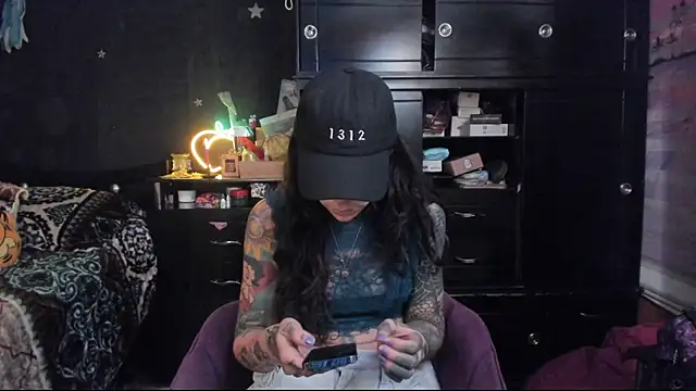 Snapshot of Lilmarieee chatting on January 25, 10:28 pm Lilmarieee online show from January 25, 10:28 pm