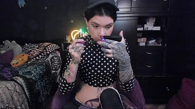 Snapshot of Lilmarieee chatting on February 3, 10:21 pm Lilmarieee online show from February 3, 10:21 pm
