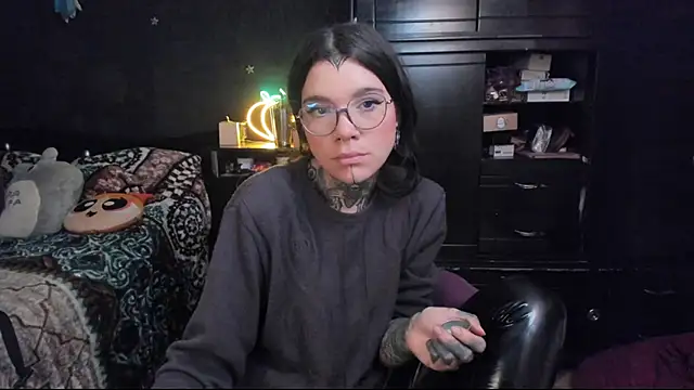 Snapshot of Lilmarieee chatting on February 13, 9:27 pm Lilmarieee online show from February 13, 9:27 pm