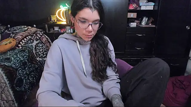 Snapshot of Lilmarieee chatting on February 15, 12:59 am Lilmarieee online show from February 15, 12:59 am