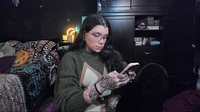 Snapshot of Lilmarieee chatting on February 21, 10:26 pm Lilmarieee online show from February 21, 10:26 pm