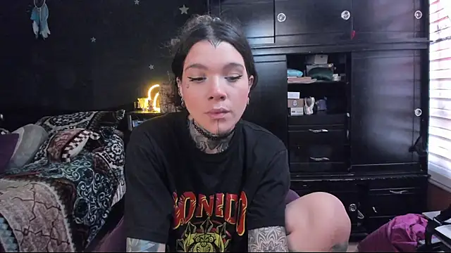 Snapshot of Lilmarieee chatting on March 4, 3:15 pm Lilmarieee online show from March 4, 3:15 pm