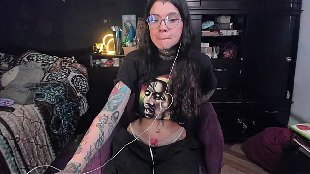 Snapshot of Lilmarieee chatting on March 7, 1:09 am Lilmarieee online show from March 7, 1:09 am