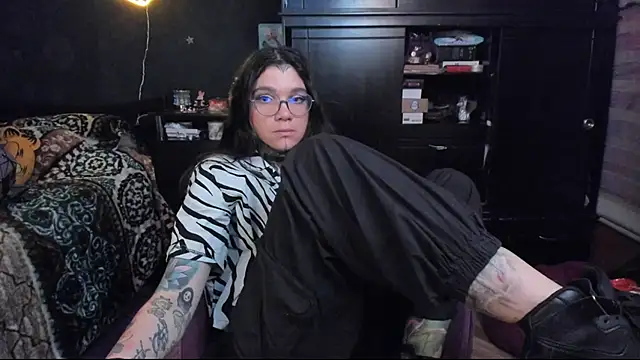 Snapshot of Lilmarieee chatting on March 12, 12:20 am Lilmarieee online show from March 12, 12:20 am