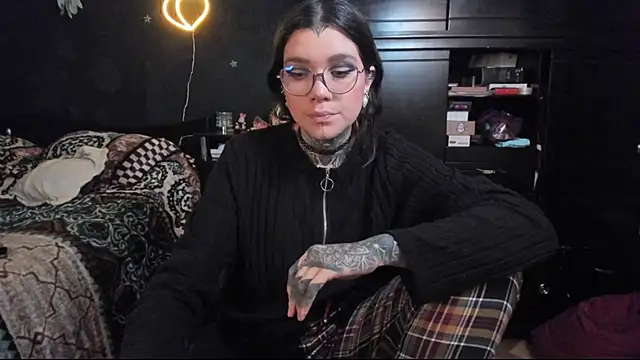 Snapshot of Lilmarieee chatting on March 14, 10:38 pm Lilmarieee online show from March 14, 10:38 pm