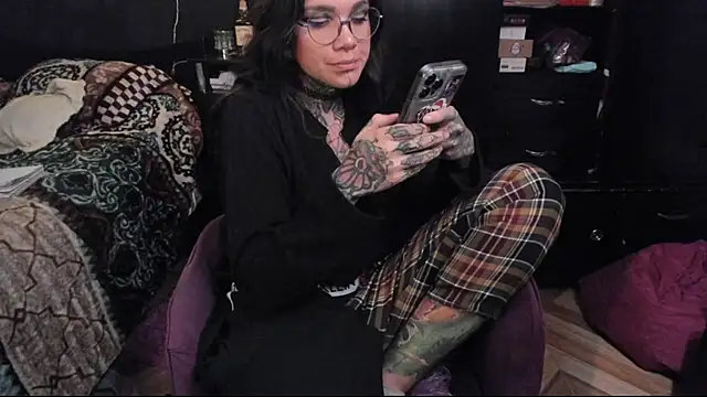 Snapshot of Lilmarieee chatting on March 15, 1:41 am Lilmarieee online show from March 15, 1:41 am