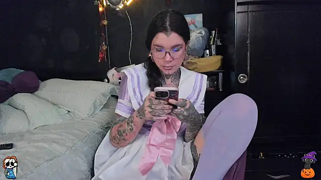 Snapshot of Lilmarieee chatting on October 15, 9:15 pm Lilmarieee online show from October 15, 9:15 pm