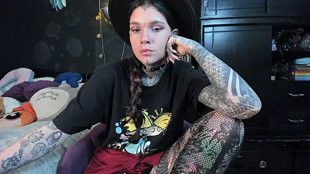 Lilmarieee online show from November 19, 9:37 pm