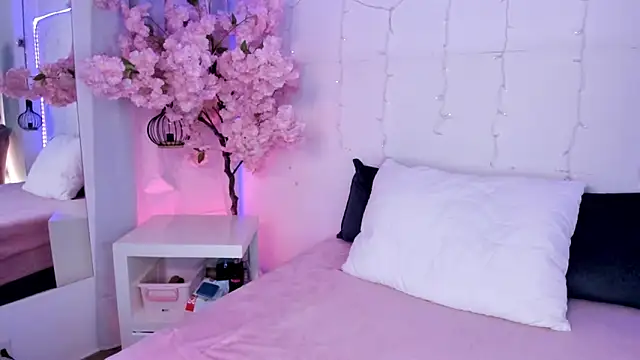 AMMY-CAMM online show from November 6, 9:05 pm