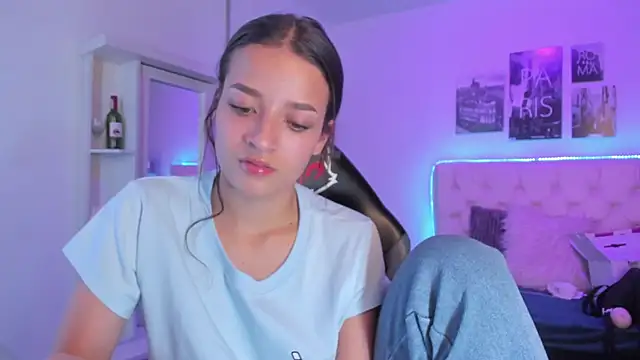 Snapshot of Amaia_Daniells chatting on December 12, 7:41 am Amaia Daniells online show from December 12, 7:41 am