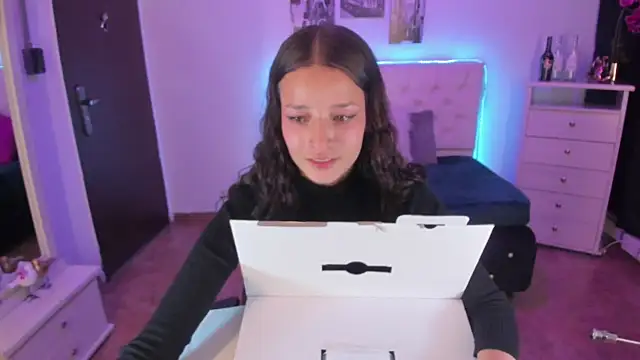 Snapshot of Amaia_Daniells chatting on December 16, 3:51 am Amaia Daniells online show from December 16, 3:51 am