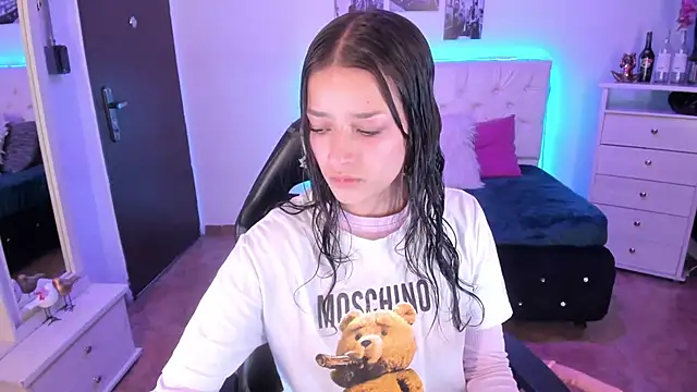 Snapshot of Amaia_Daniells chatting on December 20, 3:47 am Amaia Daniells online show from December 20, 3:47 am