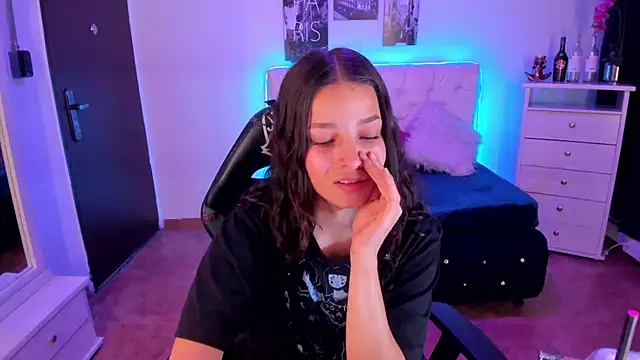 Snapshot of Amaia_Daniells chatting on December 28, 4:41 am Amaia Daniells online show from December 28, 4:41 am