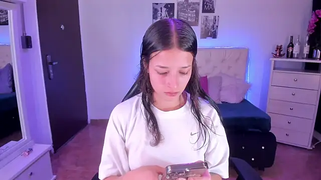 Snapshot of Amaia_Daniells chatting on January 9, 6:17 am Amaia Daniells online show from January 9, 6:17 am