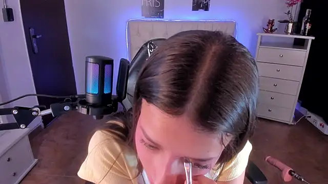 Snapshot of Amaia_Daniells chatting on February 4, 4:05 am Amaia Daniells online show from February 4, 4:05 am