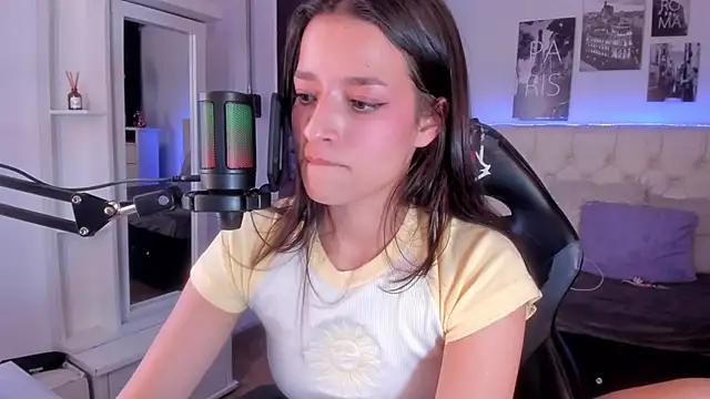 Snapshot of Amaia_Daniells chatting on February 4, 7:07 am Amaia Daniells online show from February 4, 7:07 am