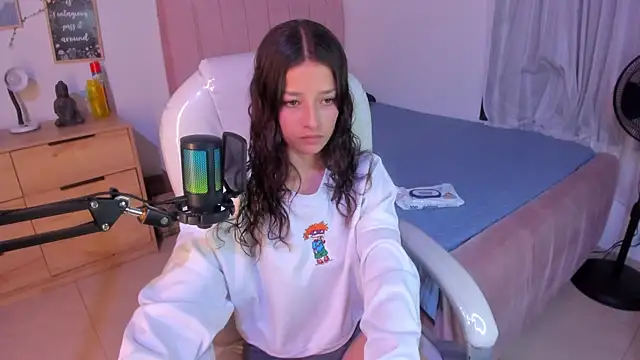 Snapshot of Amaia_Daniells chatting on February 7, 4:06 am Amaia Daniells online show from February 7, 4:06 am