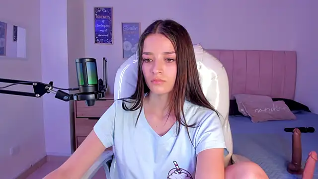 Snapshot of Amaia_Daniells chatting on February 24, 6:27 am Amaia Daniells online show from February 24, 6:27 am