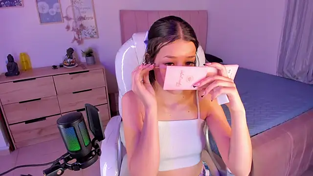 Snapshot of Amaia_Daniells chatting on March 12, 3:24 am Amaia Daniells online show from March 12, 3:24 am