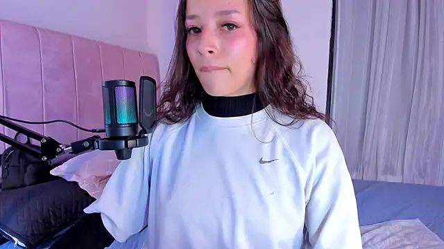 Snapshot of Amaia_Daniells chatting on March 13, 6:16 am Amaia Daniells online show from March 13, 6:16 am