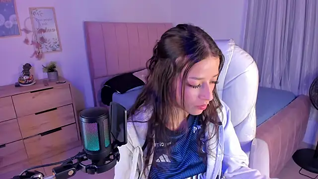 Snapshot of Amaia_Daniells chatting on March 17, 3:36 am Amaia Daniells online show from March 17, 3:36 am