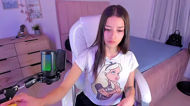 Snapshot of Amaia_Daniells chatting on March 18, 3:20 am Amaia Daniells online show from March 18, 3:20 am