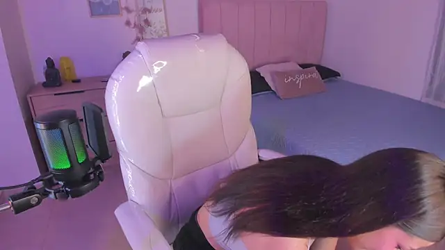 Snapshot of Amaia_Daniells chatting on March 19, 3:30 am Amaia Daniells online show from March 19, 3:30 am